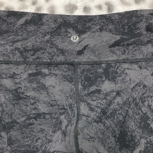 Women’s lululemon size 4 crop leggings - Picture 3 of 6